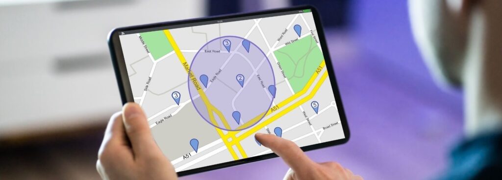 O que é o Geofencing e quais os benefícios para as empresas? 2 Geolocalização e geofencing no tablet com software de gestão de frotas