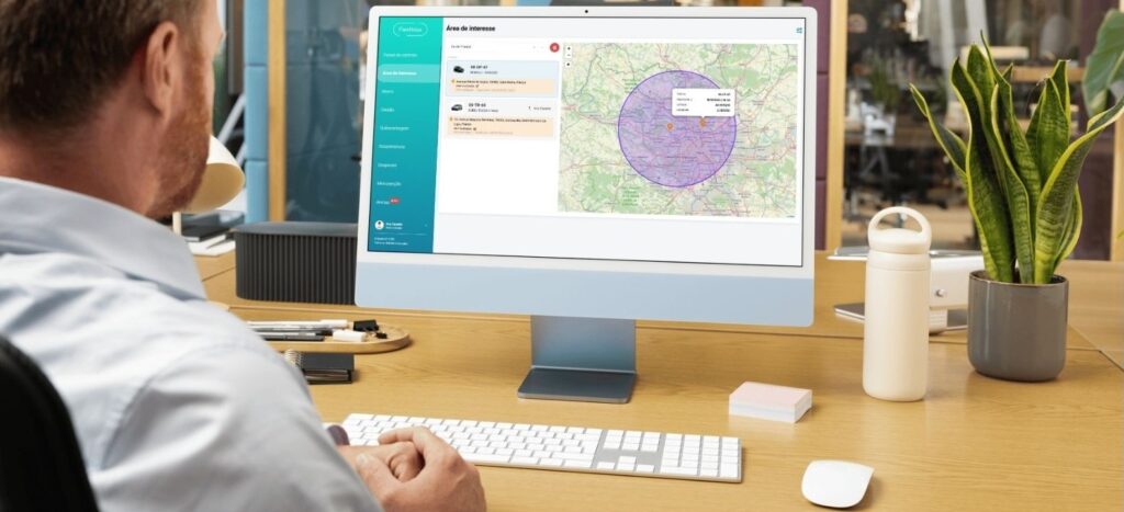 O que é o Geofencing e quais os benefícios para as empresas? 4 Painel do software de gestão de frotas Fleetmax com geolocalização e geofencing em tempo real